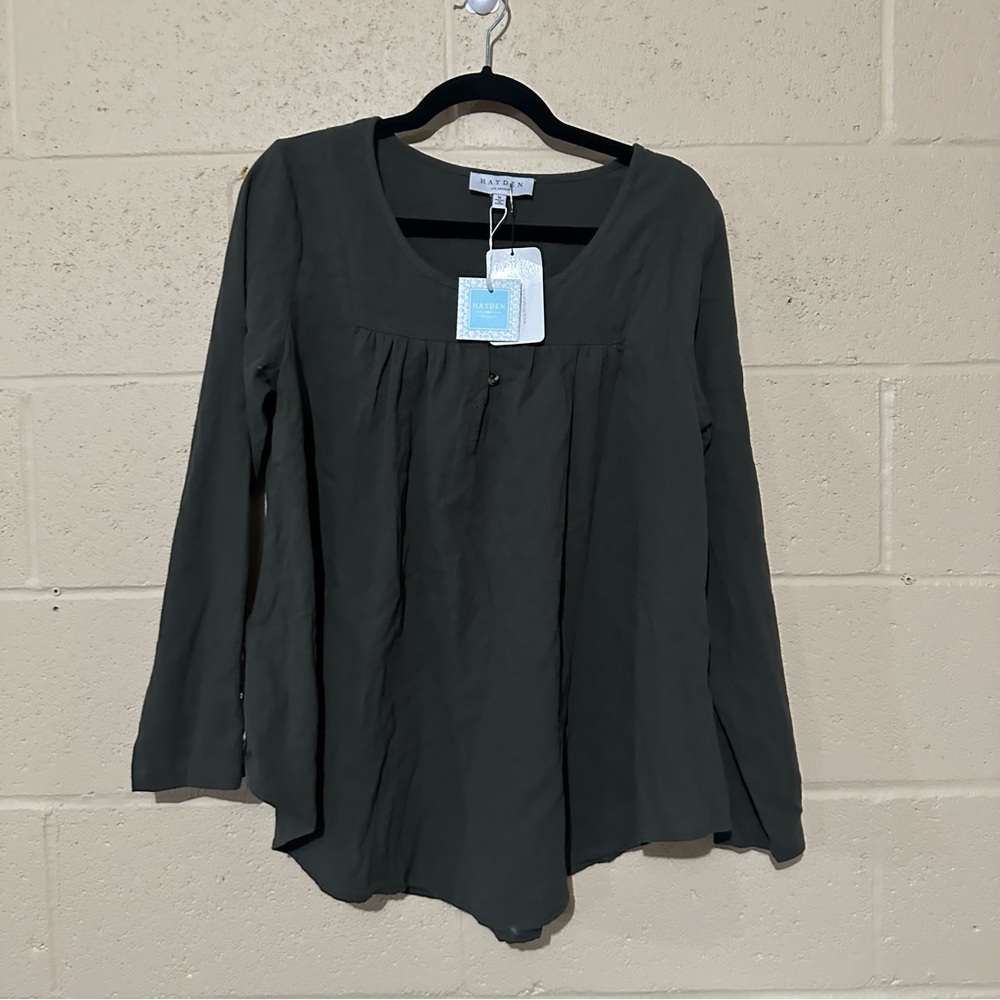 Hayden women’s tunic top shirt with buttons NWT olive green size‎ medium